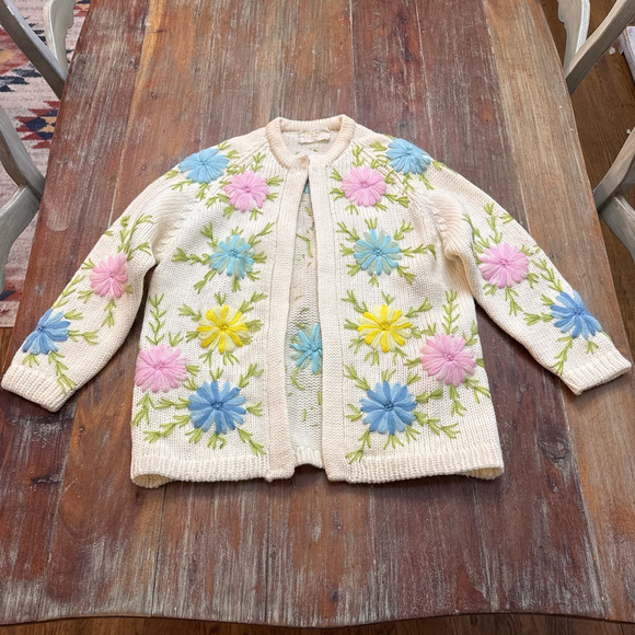 Fully Fashioned Sweaters - Fully Fashioned 50s Vintage Rare Cream Wool Floral Hand Embroidered Cardigan S